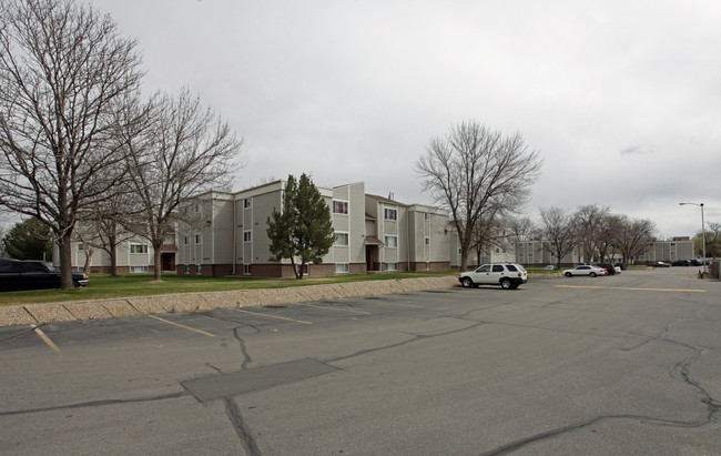 Island Grove Village Apartments in Greeley, CO - Building Photo - Building Photo