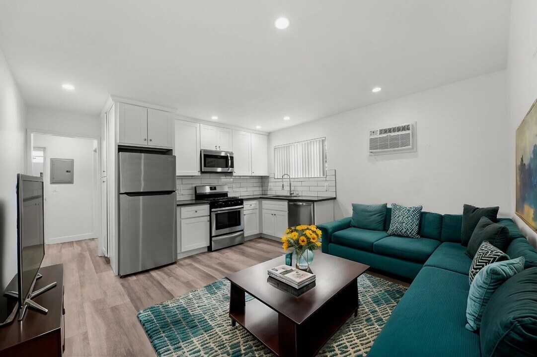 925 W 30th St in Los Angeles, CA - Building Photo