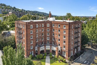 Alexandra Court Apartments in Portland, OR - Foto de edificio - Building Photo