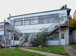 Terrace View Apartments in Seattle, WA - Building Photo - Building Photo