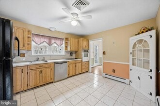 76 Birch Ln in Paoli, PA - Building Photo - Building Photo