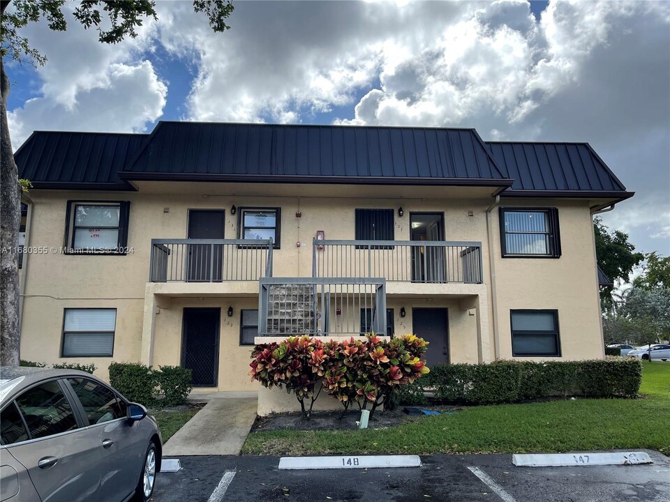 127 NW 93rd Ave, Unit 206 in Pembroke Pines, FL - Building Photo