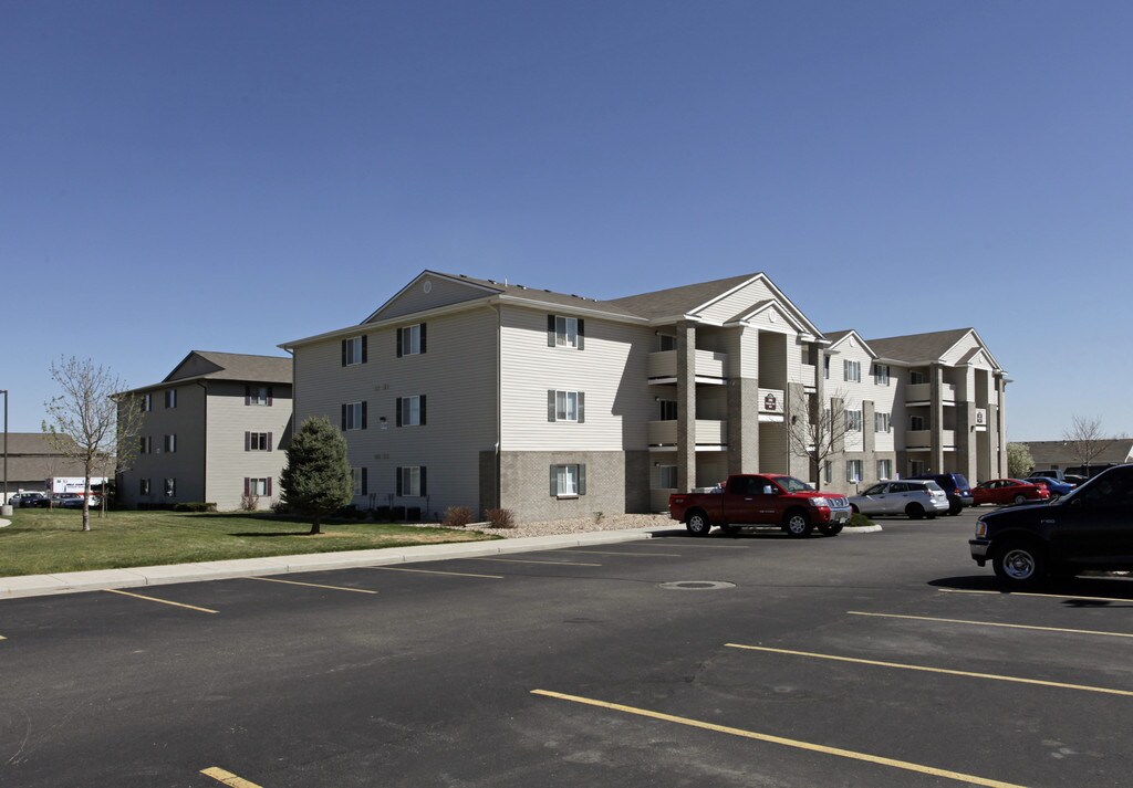 Crescent Cove Apartments in Evans, CO