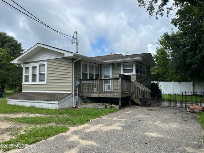 551 Capstan Ave in Beachwood, NJ - Building Photo - Building Photo