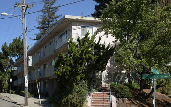 340 Alta Vista Ave in Oakland, CA - Building Photo - Building Photo