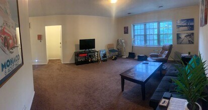 14 Lake Shore Ct, Unit 3 in Boston, MA - Building Photo - Building Photo
