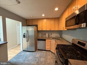 22 Rickard Ct in Lawrence Township, NJ - Foto de edificio - Building Photo