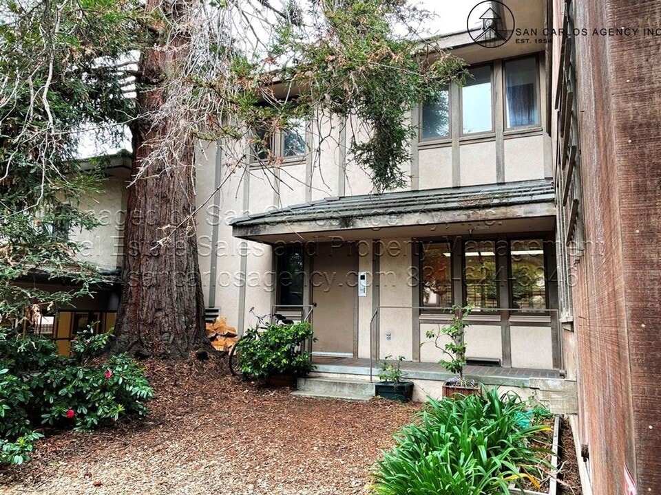 129 Crossroads Blvd in Carmel By The Sea, CA - Building Photo