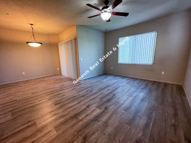 2550 E River Rd in Tucson, AZ - Foto de edificio - Building Photo