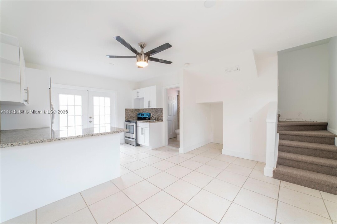 1145 SW 74th Ct in Miami, FL - Foto de edificio