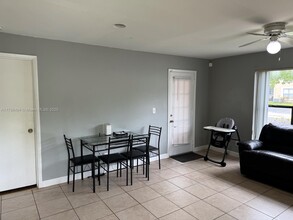 3990 NW 87th Ave in Sunrise, FL - Building Photo - Building Photo