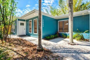 3663 Egerton Cir in Sarasota, FL - Building Photo