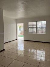 3250 NW 47th St in Miami, FL - Building Photo - Building Photo