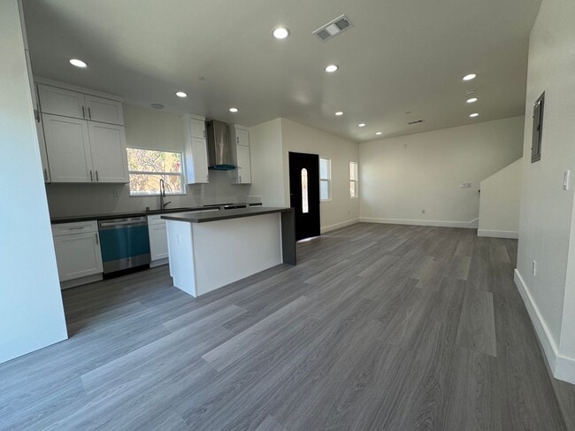 property at 7875 Glencoe Drive