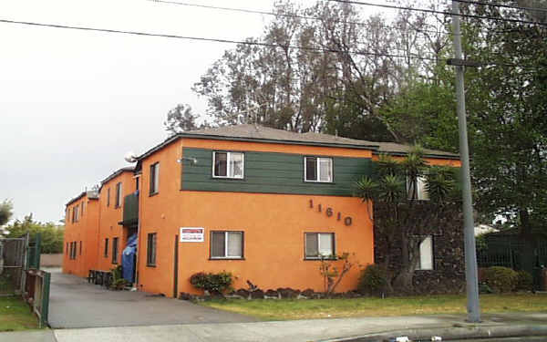 11610 Oxnard St in North Hollywood, CA - Building Photo - Building Photo