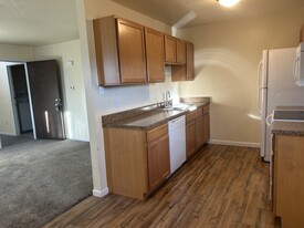 4507 Parkview Dr, Unit 1 Apartments