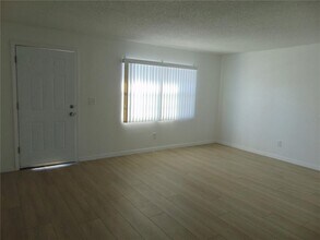 9119 Tudor Dr in Tampa, FL - Building Photo - Building Photo