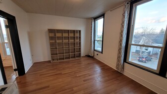 12 S Ewing St, Unit 3 Apartamentos