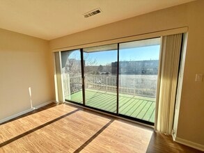 1006 Paradise Rd, Unit 3R in Swampscott, MA - Foto de edificio - Building Photo