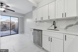 111 Presidential Dr in Gloucester Township, NJ - Building Photo - Building Photo