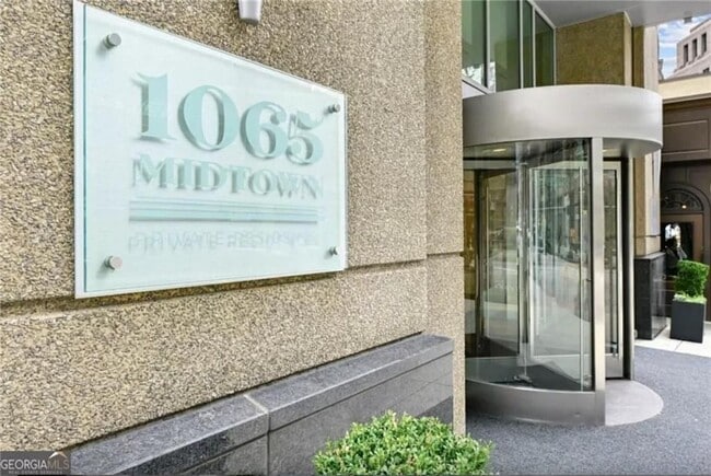 1065 Peachtree St NE in Atlanta, GA - Foto de edificio - Building Photo