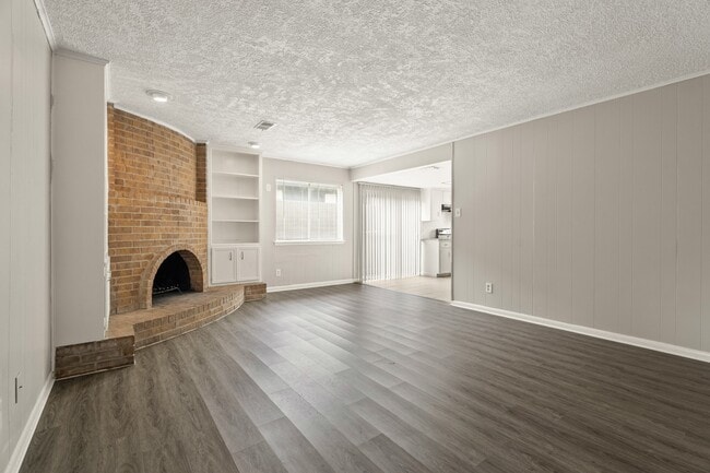 15911 Mill Point Dr in Houston, TX - Building Photo - Building Photo