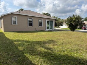 2509 SE Springtree Pl in Stuart, FL - Building Photo - Building Photo