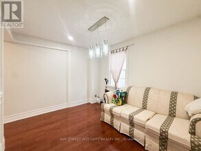 275 Estelle Ave in Toronto, ON - Building Photo - Building Photo