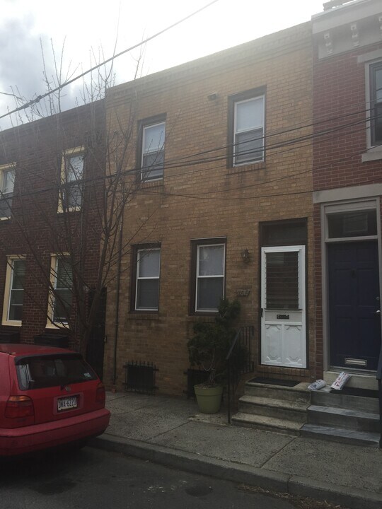 766 S Cleveland St in Philadelphia, PA - Building Photo