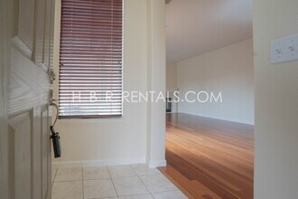 45 W Posada Ln in Mountain House, CA - Foto de edificio - Building Photo