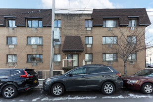 5906 B 38th Ave in Woodside, NY - Foto de edificio - Building Photo