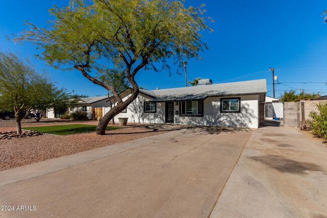 818 W Elna Rae St in Tempe, AZ - Building Photo - Building Photo