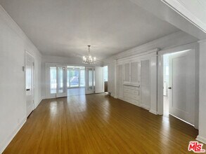 4919 Elmwood Ave in Los Angeles, CA - Foto de edificio - Building Photo