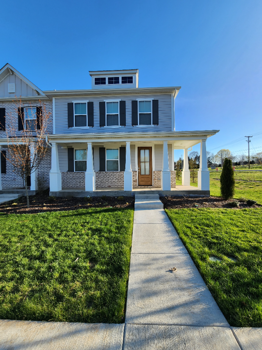 201 Southmen Ln in Thompson's Station, TN - Building Photo