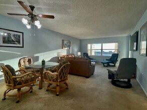 4575 Cove Cir in St. Petersburg, FL - Building Photo - Building Photo