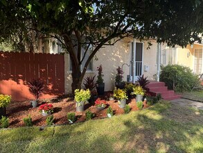 607 N Rosemary Ln in Burbank, CA - Building Photo - Building Photo