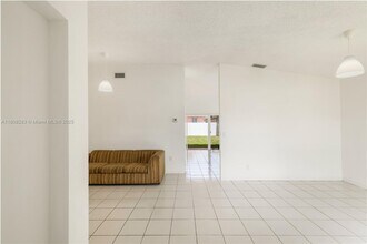 1062 NW 134th Pl in Miami, FL - Building Photo - Building Photo