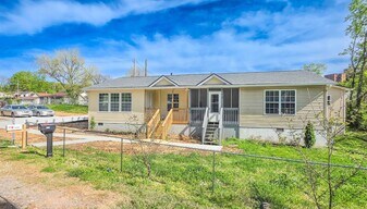 1424 Nolan Ave in Knoxville, TN - Building Photo