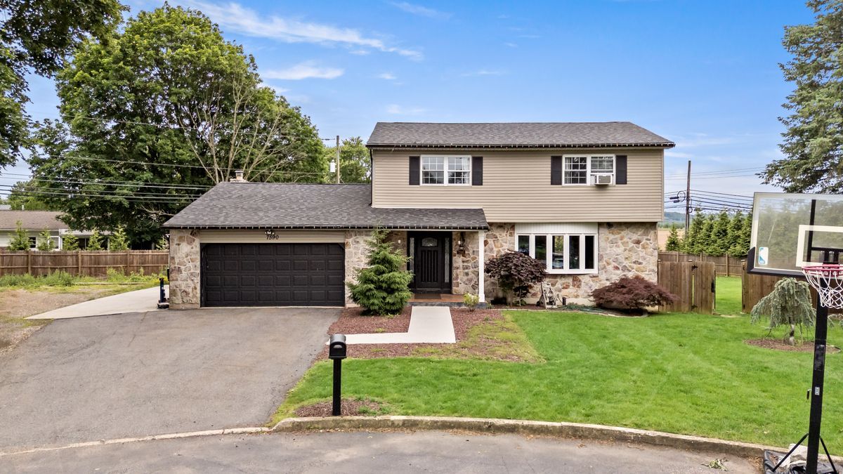 7590 Violet Cir in Macungie, PA - Foto de edificio