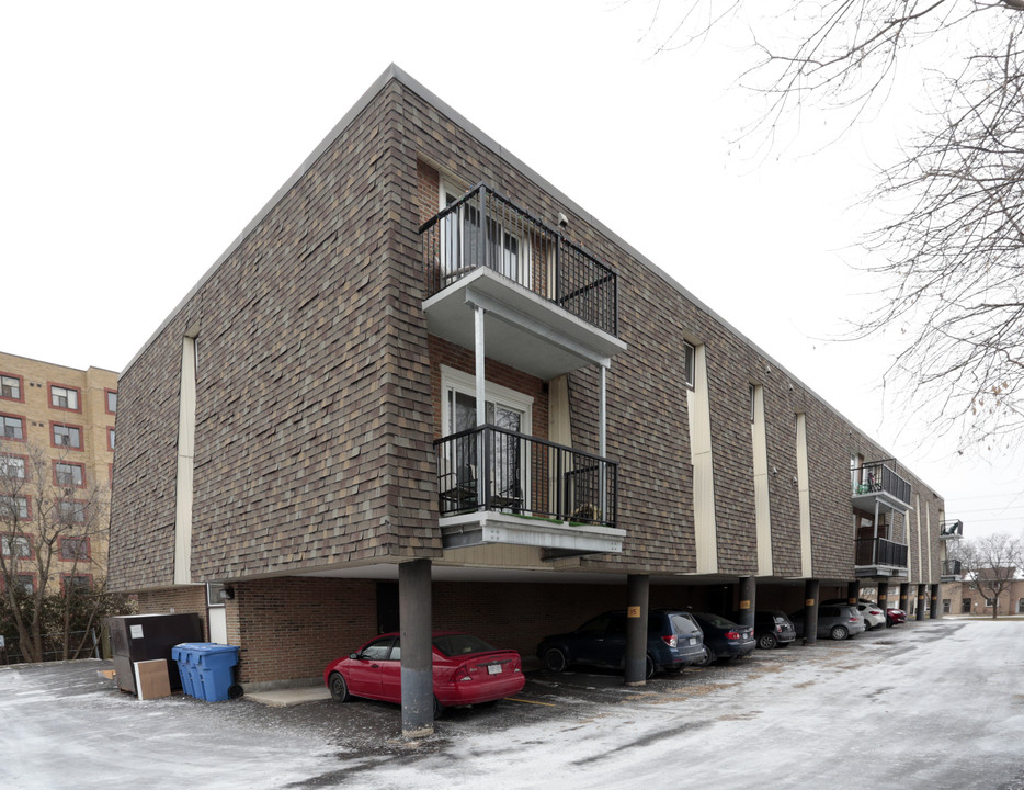 Willow Hill Condiminiums in Guelph, ON - Building Photo