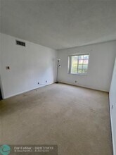 706 SE 2nd Ave in Deerfield Beach, FL - Foto de edificio - Building Photo