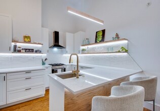 1 Summer St, Unit 4A in Somerville, MA - Foto de edificio - Building Photo