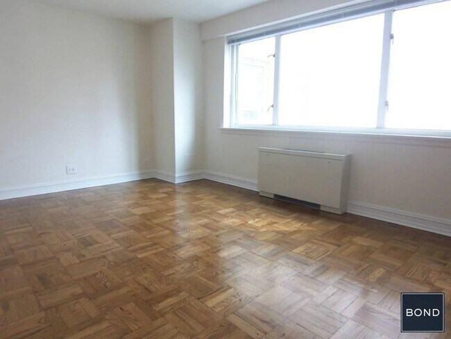 200 E 71st St in New York, NY - Building Photo - Building Photo