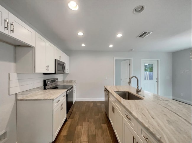 203 Clayton Rd in Auburndale, FL - Foto de edificio - Building Photo