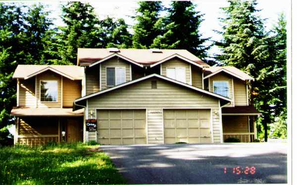 12924 51st Ave NE in Marysville, WA - Building Photo