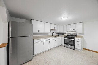 2827 Brownsville Rd, Unit Apt2 in Pittsburgh, PA - Building Photo - Building Photo