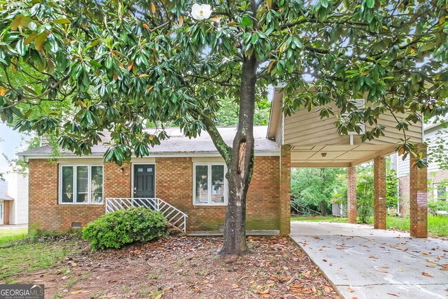 property at 2112 Golfview Dr SE