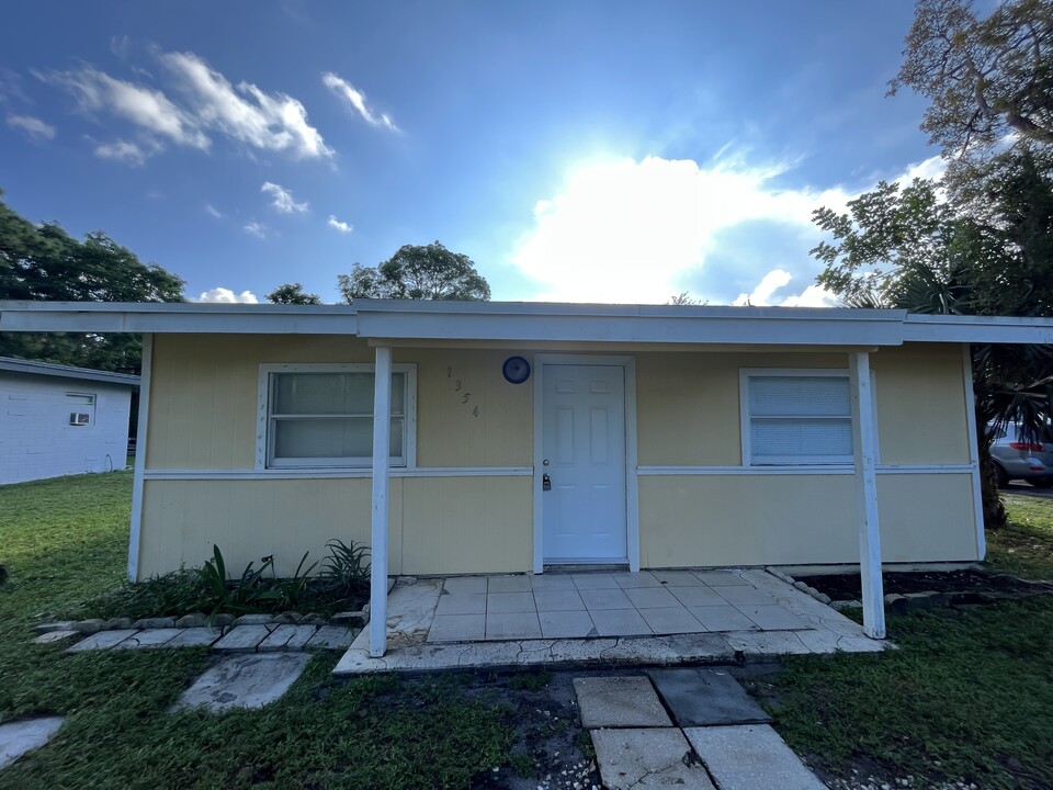 1354 SW 26th Ave in Fort Lauderdale, FL - Building Photo