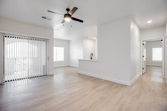 Haven at Towne Center in Glendale, AZ - Building Photo - Interior Photo