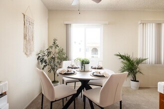 4770 Conrad Ave in San Diego, CA - Building Photo - Building Photo
